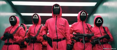 Игра в кальмара 2 сезон (2023) Сериал 1,2,3,4,5,6,7,8,9,10 серия большая картинка В попытке разбогатеть Сон Ги-хун соглашается поучаствовать в игре на выживание.